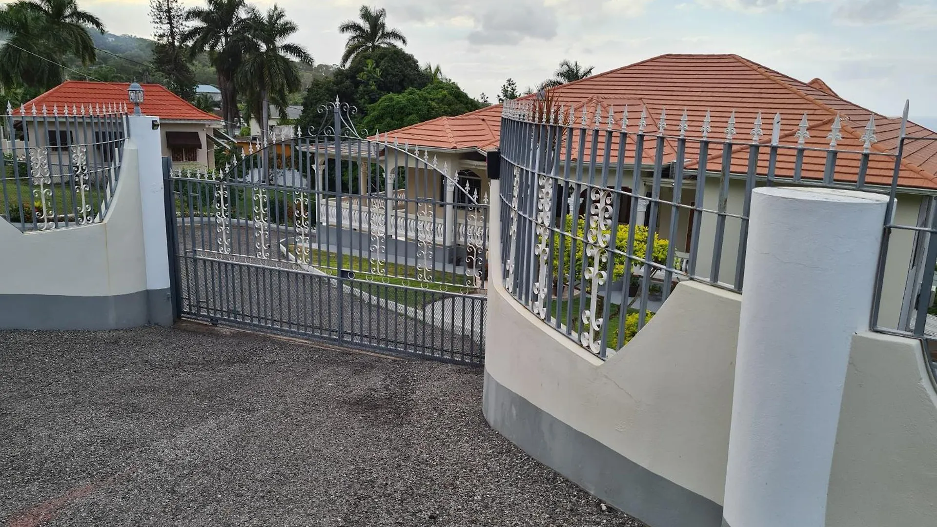 Beautiful 2-Bed Apartment In Montego Bay